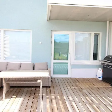 New One Bedroom With Terrace And Parking Huoneisto
